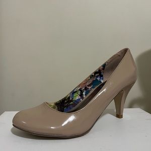 madden girl beige pump heels